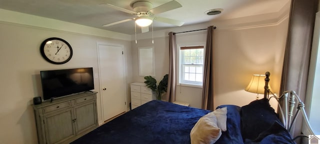 135 Phipps St, Paducah, KY 42001 - bedroom featuring a ceiling fan