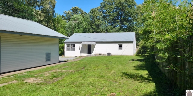 135 Phipps St, Paducah, KY 42001 - back of house featuring a yard and metal roof