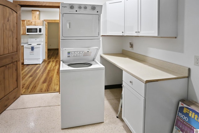 3210 Douglas Rd, Murray, KY 42071 - laundry area featuring estacked washer and dryer