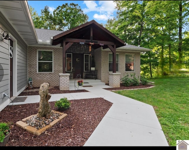 34 Navajo Ct, Cadiz, KY 42211 - view of front facade featuring brick siding, a front lawn, a patio area, and roof with shingles