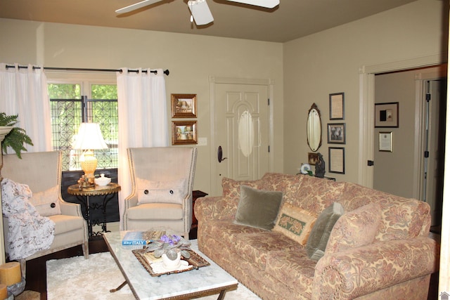 395 Wildcat Trce, Paducah, KY 42003 - living room with ceiling fan