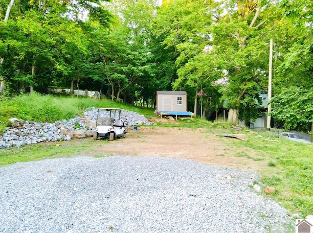 73 Lakeshore Dr, Eddyville, KY 42038