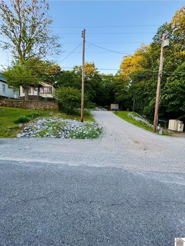73 Lakeshore Dr, Eddyville, KY 42038