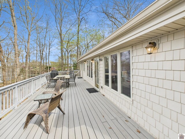 695 Bayshore, Cadiz, KY 42211 - deck with outdoor dining space