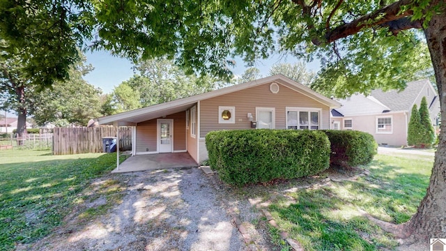 1916 Monroe St, Paducah, KY 42001 - view of front facade with a carport, a patio area, and gravel driveway