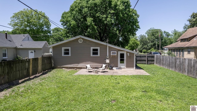 1916 Monroe St, Paducah, KY 42001 - back of house featuring a patio