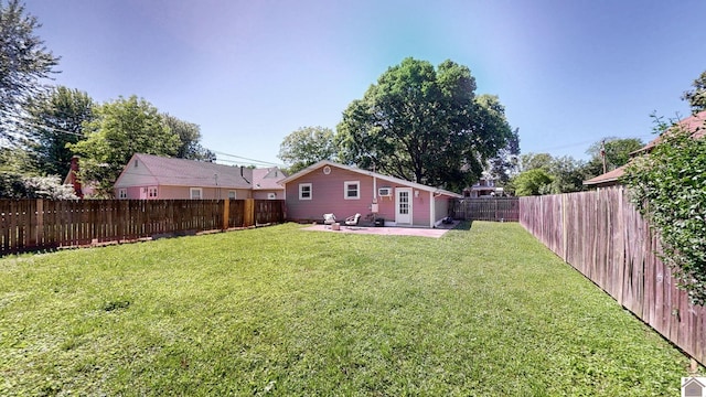 1916 Monroe St, Paducah, KY 42001 - view of yard with a patio area