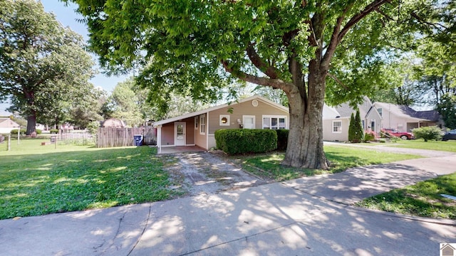 1916 Monroe St, Paducah, KY 42001 - view of front of property featuring driveway