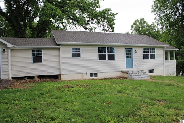 1400 Walnut St, Benton, KY 42025 - view of front of home with a front yard and roof with shingles