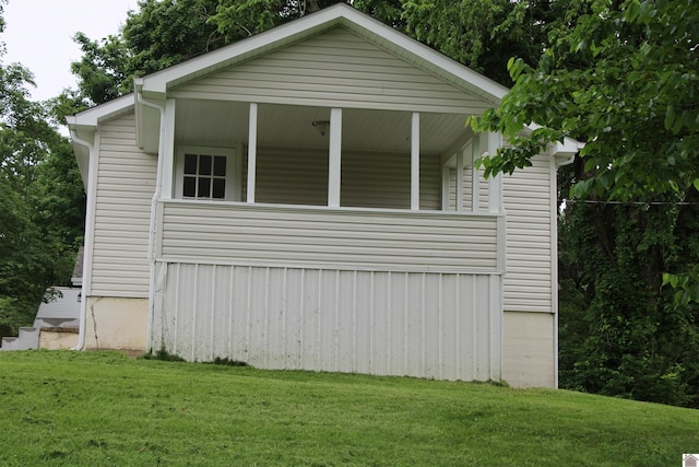 1400 Walnut St, Benton, KY 42025 - view of side of home with a lawn