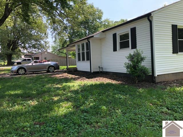 181 W 3rd St, Calvert City, KY 42029 - view of property exterior with a yard