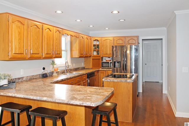 756 Utterback, Murray, KY 42071 - kitchen featuring a sink, stainless steel appliances, a peninsula, brown cabinets, and a center island