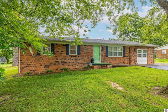 228 Country Dr, Marion, KY 42064 - ranch-style home with brick siding and a front yard