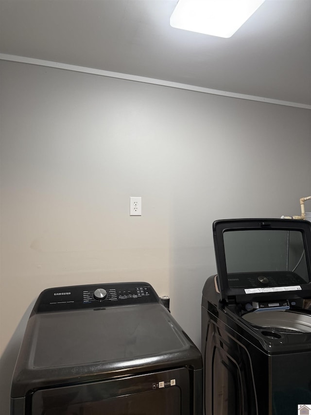 7740 Old Mayfield Rd, Paducah, KY 42003 - laundry area with independent washer and dryer
