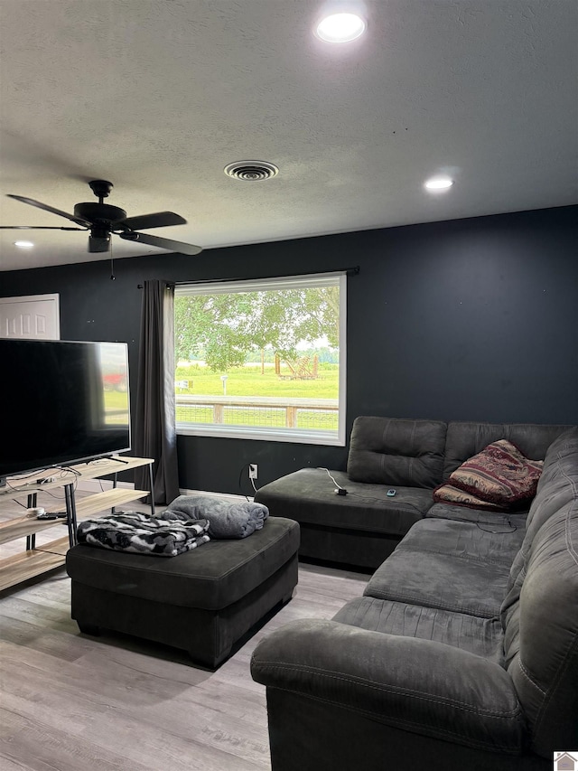 7740 Old Mayfield Rd, Paducah, KY 42003 - living area featuring wood finished floors, recessed lighting, a ceiling fan, and a textured ceiling