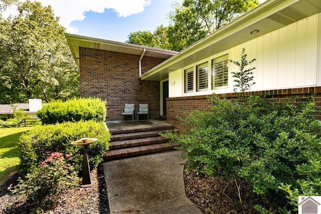 1218 Dogwood, Murray, KY 42071 - doorway to property featuring brick siding