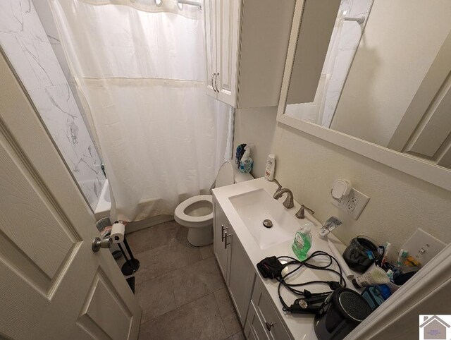 922 S 27th St, Paducah, KY 42003 - full bathroom with toilet, shower / bath combo with shower curtain, and vanity