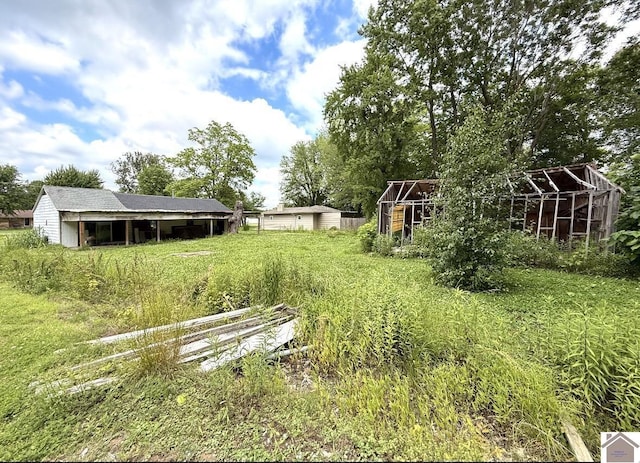 2130 Husband Rd, Paducah, KY 42003 - view of yard with an outdoor structure
