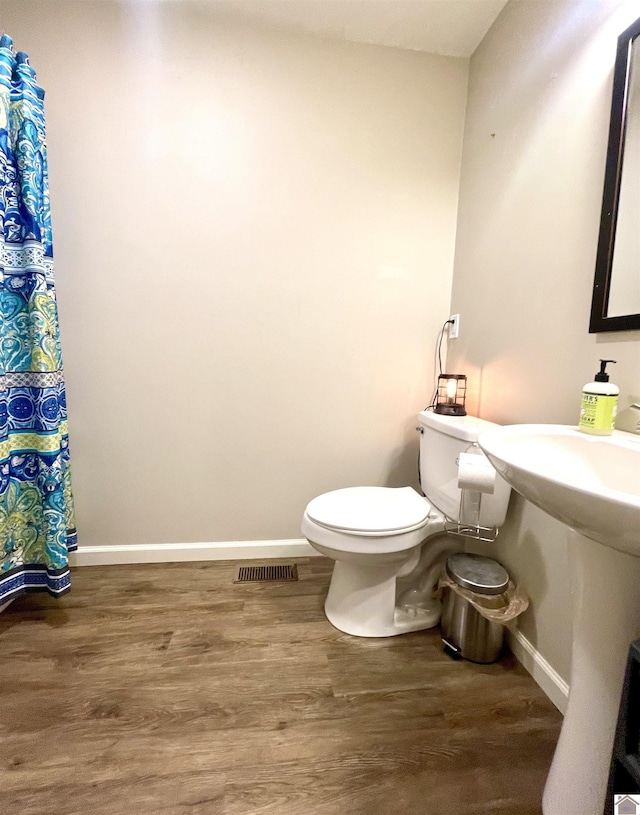1783 Radio Rd, Almo, KY 42020 - full bath featuring wood finished floors, baseboards, toilet, and a shower with curtain
