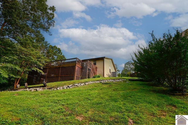 250 Jan Ann Dr, Paducah, KY 42003 - view of grassy yard with a wooden deck