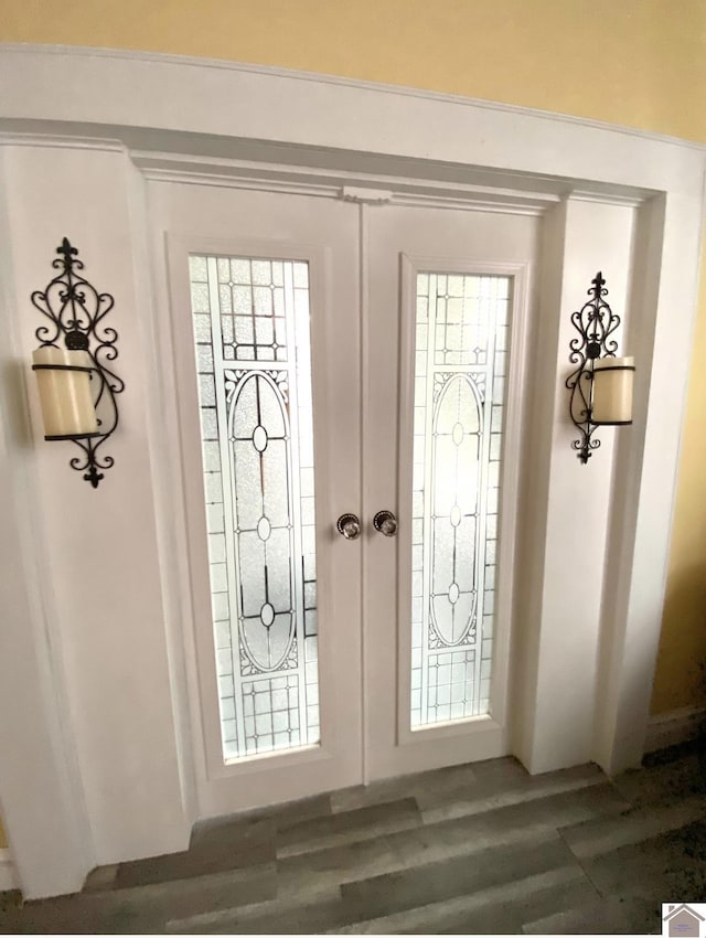 1722 Jefferson St, Paducah, KY 42001 - entrance foyer featuring wood finished floors