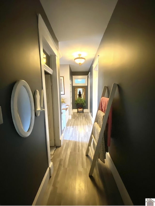 1722 Jefferson St, Paducah, KY 42001 - hall featuring light wood-style flooring and baseboards