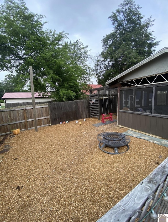 1722 Jefferson St, Paducah, KY 42001 - fenced backyard with a sunroom