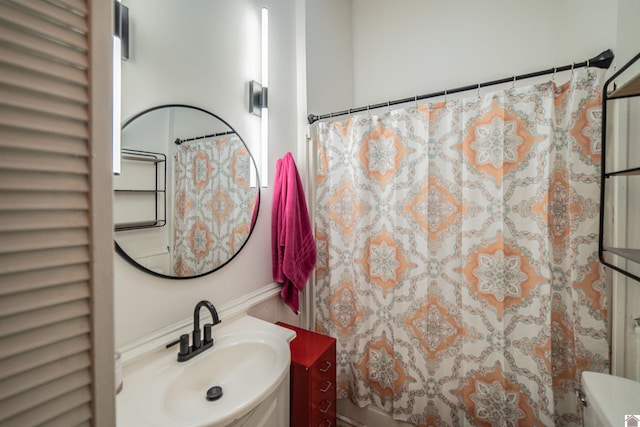 326 N 9th, Paducah, KY 42001 - full bath featuring vanity and a shower with shower curtain