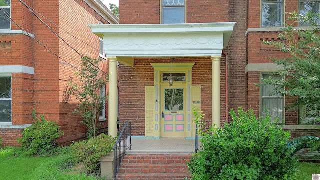 326 N 9th, Paducah, KY 42001 - entrance to property with brick siding and covered porch