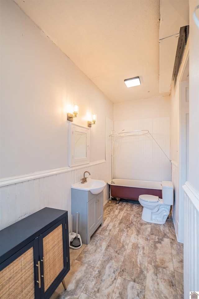 326 N 9th, Paducah, KY 42001 - full bath featuring vanity and wainscoting