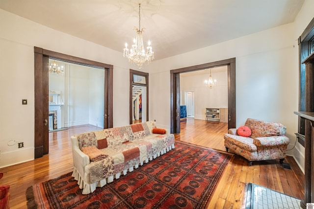 326 N 9th, Paducah, KY 42001 - living area featuring a chandelier and hardwood / wood-style floors