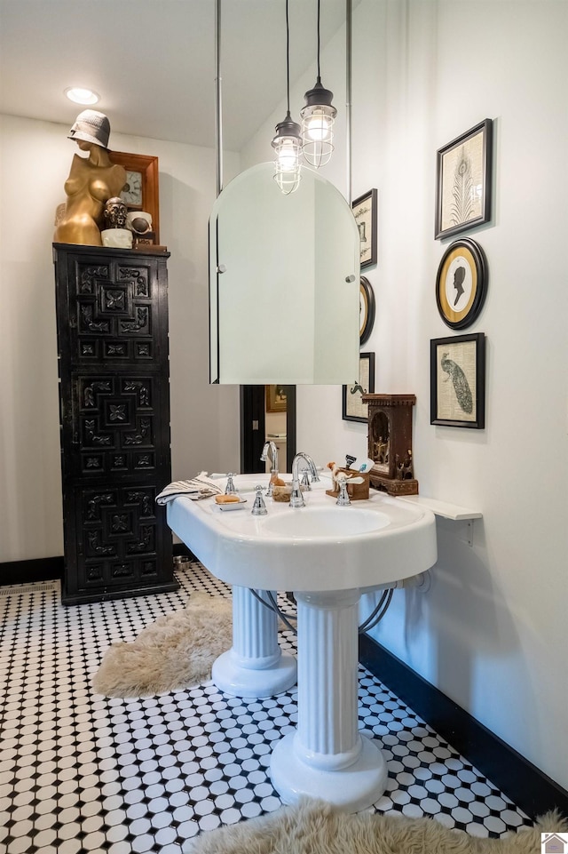 3431 Irvin Cobb Rd, Murray, KY 42071 - bathroom featuring baseboards