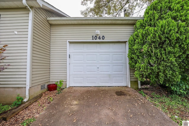 1040 Weda Cir, Mayfield, KY 42066 - garage with concrete driveway