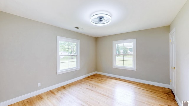 700 S 16th, Murray, KY 42071 - spare room featuring healthy amount of natural light, light wood-type flooring, and ceiling fan
