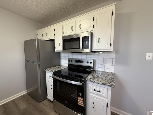 2042 Carneal Ln, Oak Grove, KY 42262 - kitchen featuring stainless steel appliances, dark wood-style floors, tasteful backsplash, a textured ceiling, and white cabinets