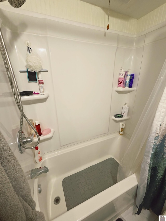 1040 Shine Ln, Cadiz, KY 42211 - bathroom featuring shower / bath combo with shower curtain