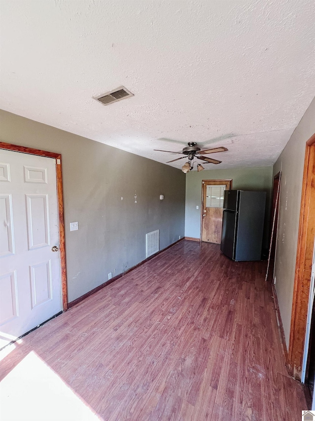 524 S Seminary St, Princeton, KY 42445 - unfurnished living room featuring a ceiling fan, wood finished floors, and a textured ceiling