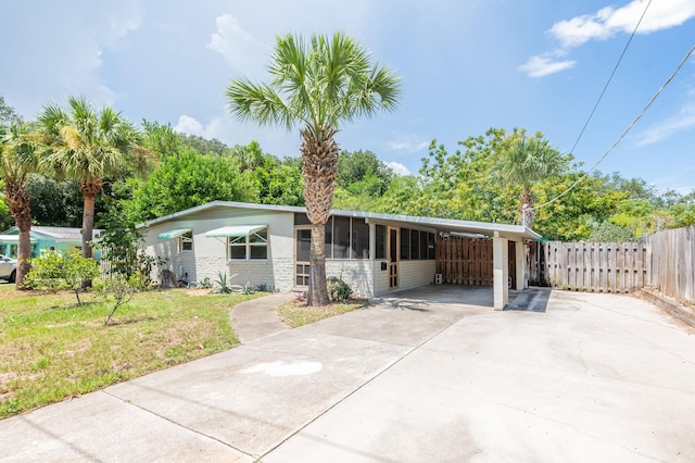 view of front of home with a front lawn and a carport