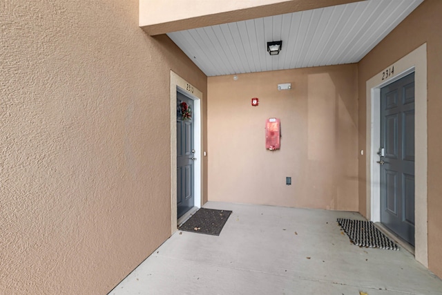 property entrance featuring stucco siding