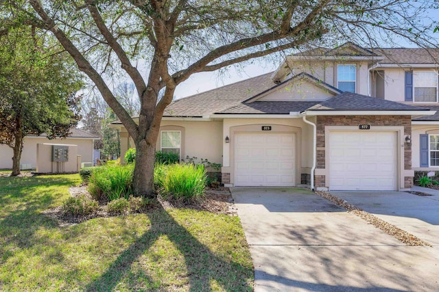 view of front of house featuring a front lawn and a garage