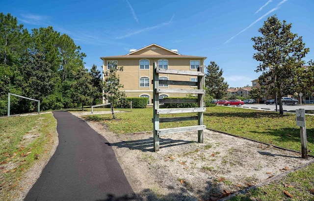 view of front of property with a front yard