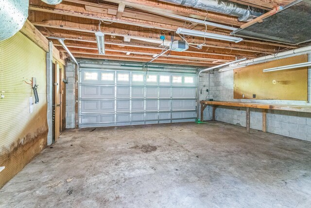 19 Casanova Rd, Saint Augustine, FL 32080 - garage with a garage door opener