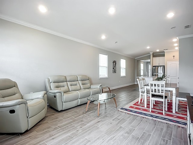 living room featuring crown molding, light wood-style flooring, baseboards, and recessed lighting
