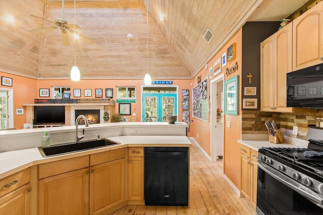 1440 Corunna St, Saint Augustine, FL 32080 - kitchen with visible vents, lofted ceiling, wooden ceiling, black appliances, and a sink