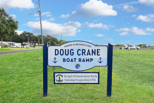 community sign with a lawn