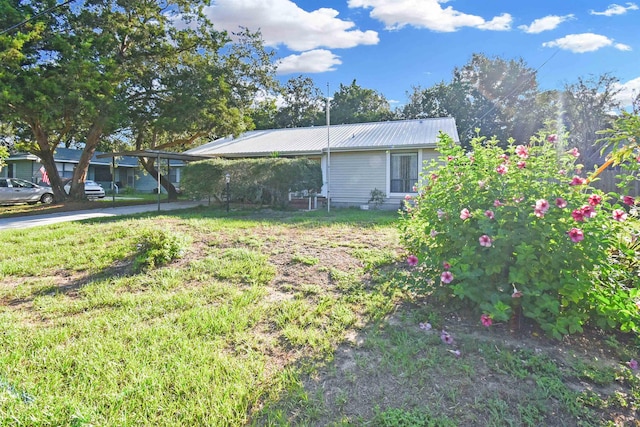 view of yard featuring a carport
