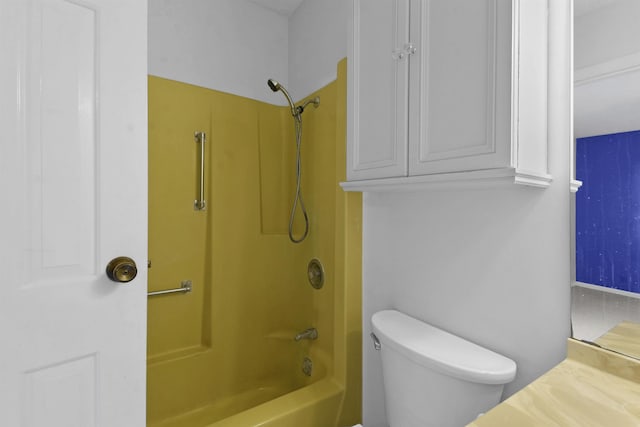 full bathroom with bathtub / shower combination and toilet