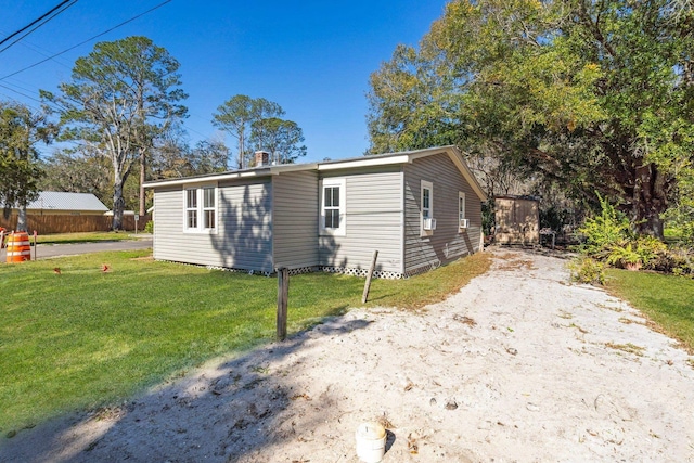 view of side of property featuring a yard