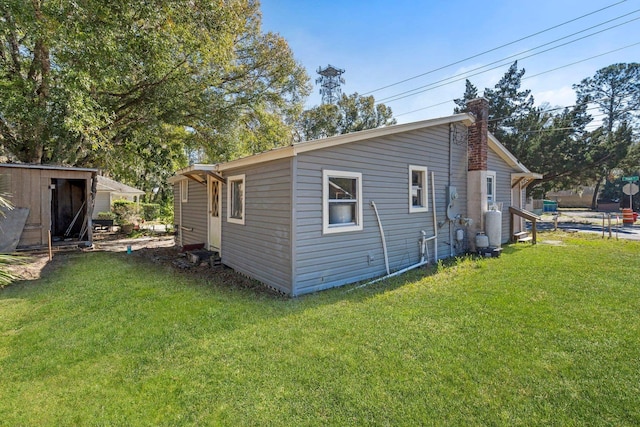 view of side of property featuring a yard