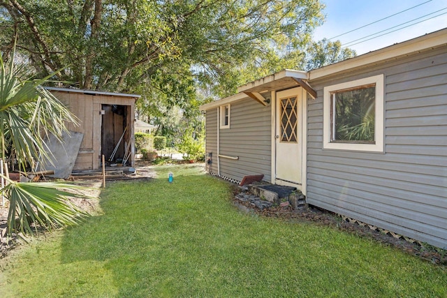 view of yard with a shed